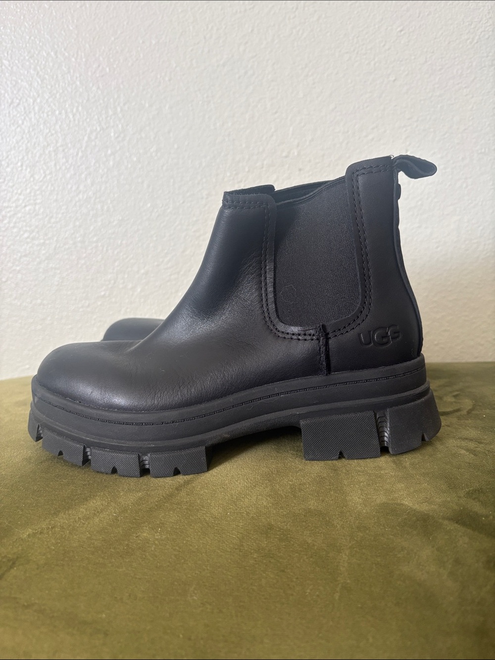 UGG Ashton Boots